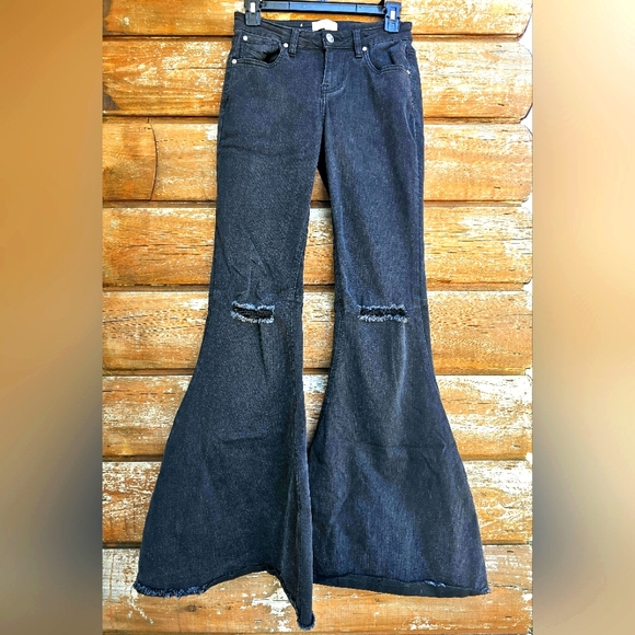 Shyanne Western Cowgirl Black Distressed Flare Bell Bottoms Stretchy Denim Jeans - Picture 1 of 16